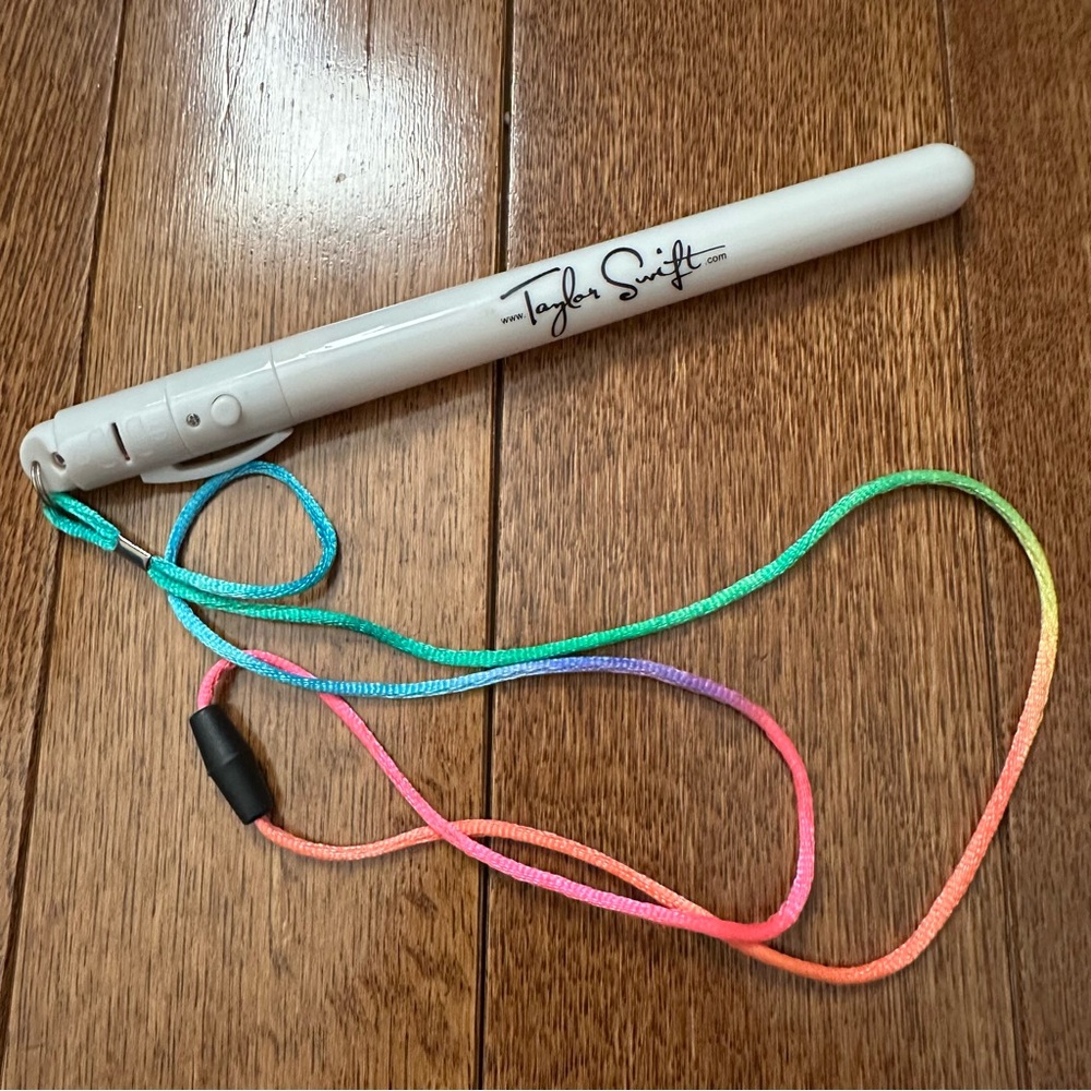 Vintage Taylor swift light up stick